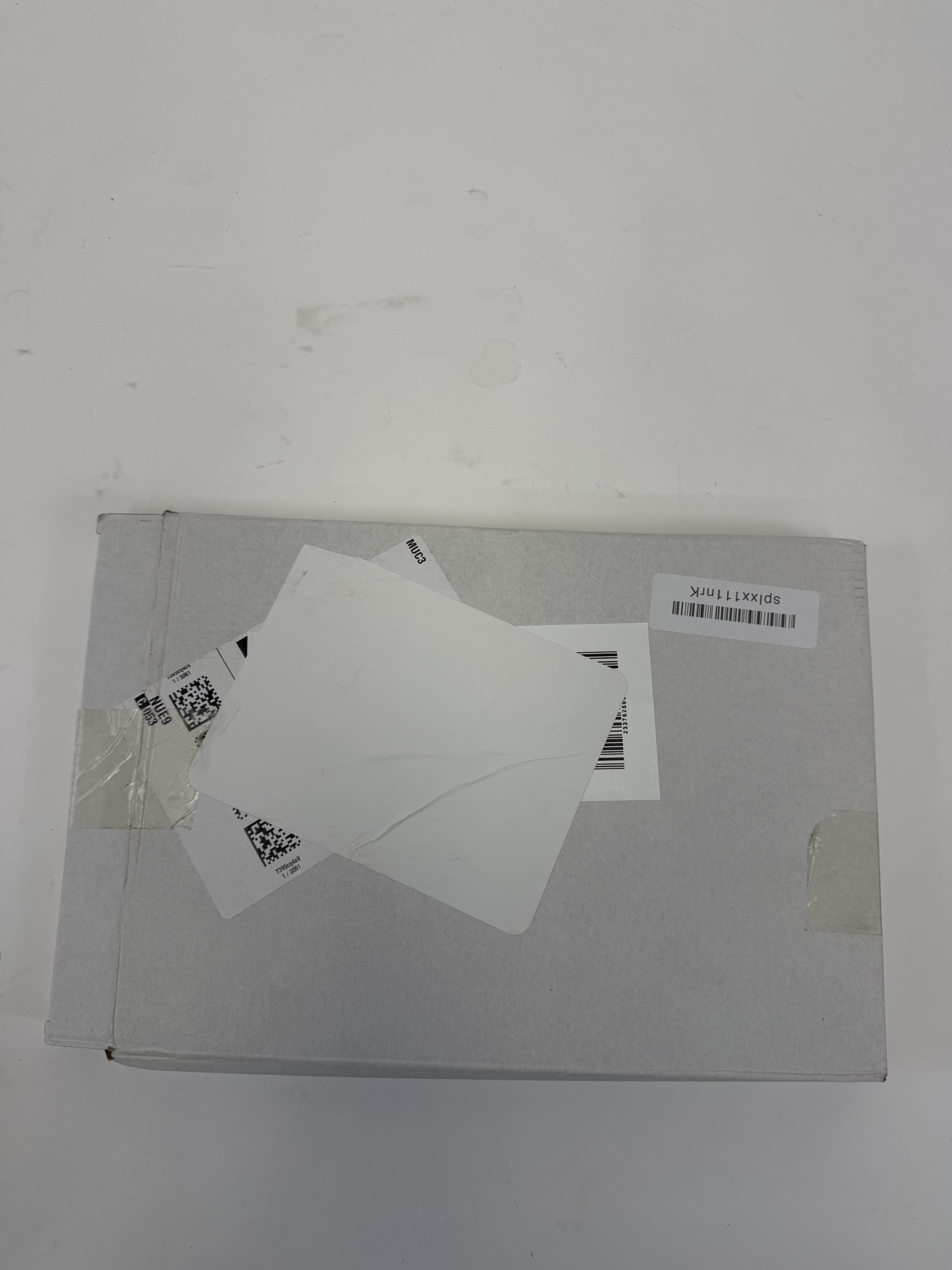 Eucteje ištraukiamas padėklas virtuvės technikai