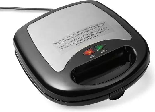 Amazon Basics sandwich maker